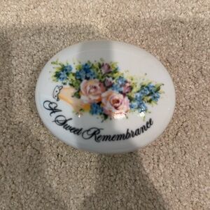 Avon Valentines Day 1982 A sweet remembrance “A token of lover”